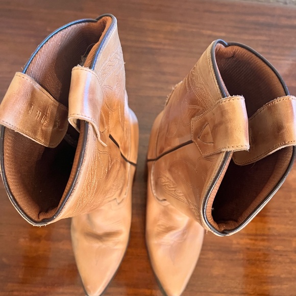 Tan Heeled Leather Boots with Western Style - Picture 4 of 8